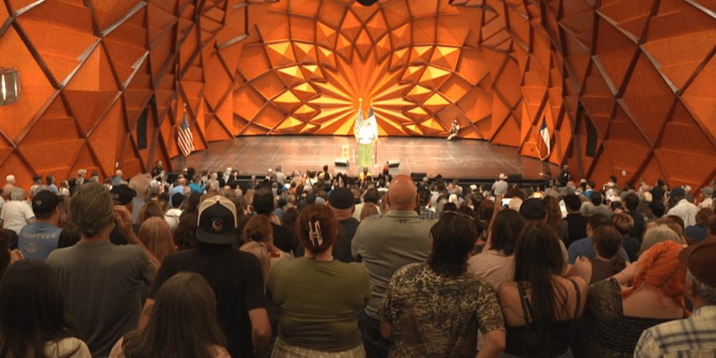 Oligarchy unplugged: engaging conversations on war and wealth in amarillo