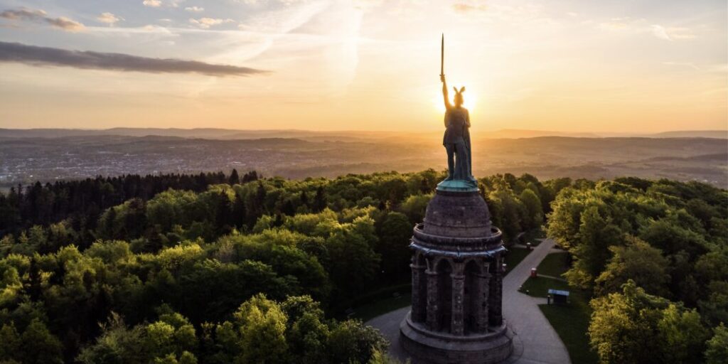 Unmasking the shadows: the grifters of the nazi era